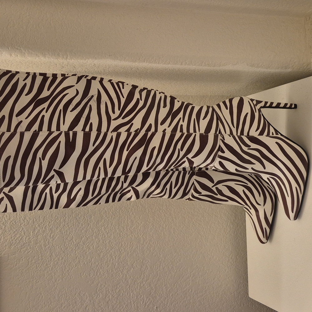 Zebra Print Over-the-Knee Boots Some Stains See Pictures - Picture 2 of 7